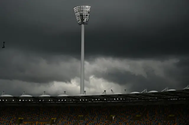 Dark clouds above the Gabba