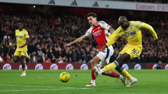 Jean-Philippe Mateta of Crystal Palace scores his team's first goal