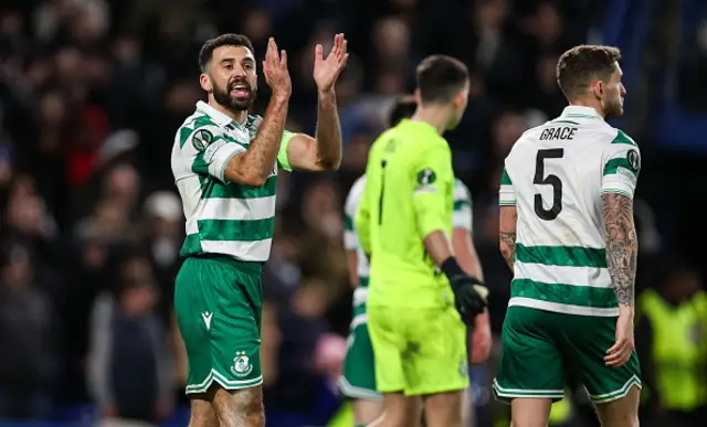 Roberto Lopes of Shamrock Rovers applauds