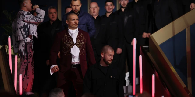 Oleksandr Usyk in a maroon suit