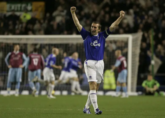 Alan Stubbs playing for Everton