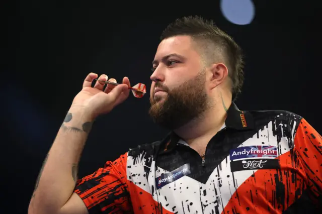 Michael Smith throwing a dart