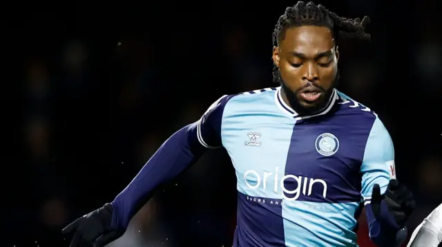 Fred Onyedinma in action for Wycombe