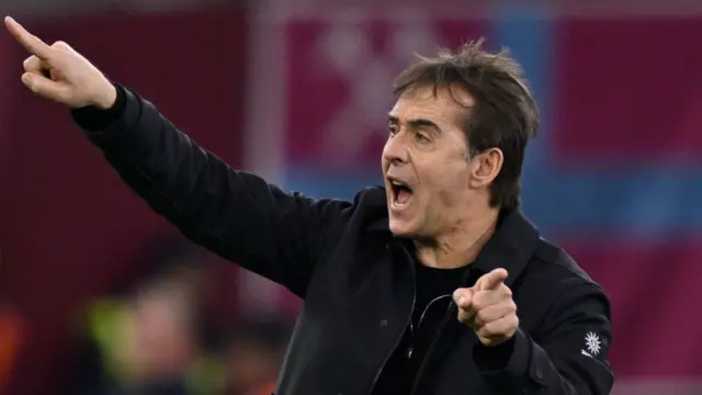 West Ham manager Julen Lopetegui shouting instructions to his players