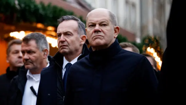 Olaf Scholz in Magdeburg Christmas market