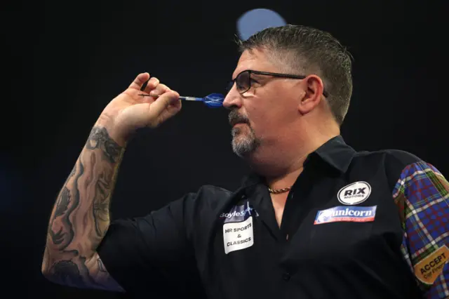 Gary Anderson throws a dart