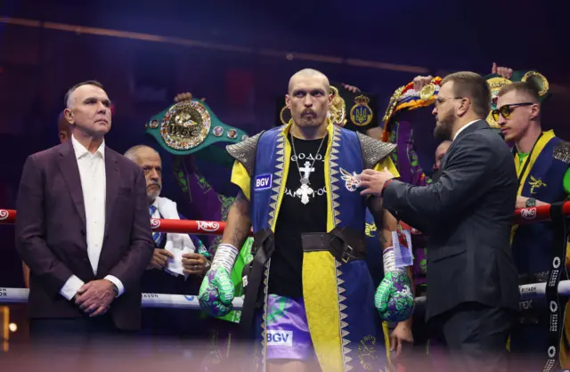 Oleksandr Usyk stood in the ring