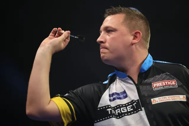 Chris Dobey throwing a dart