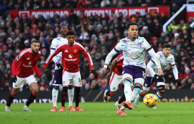 Justin Kluivert of AFC Bournemouth scores