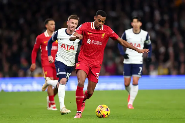 Ryan Gravenberch of Liverpool runs with the ball