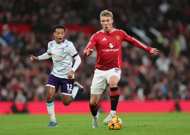 Rasmus Hojlund of Manchester United runs with the ball