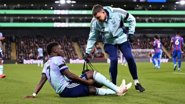 Bukayo Saka injured at Crystal Palace