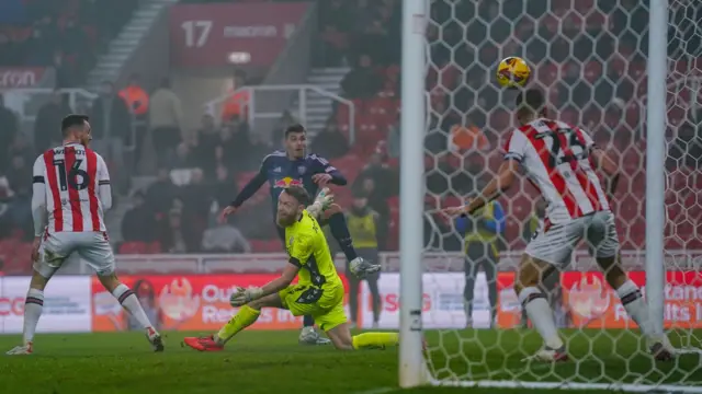 Joel Piroe puts Leeds in front at Stoke