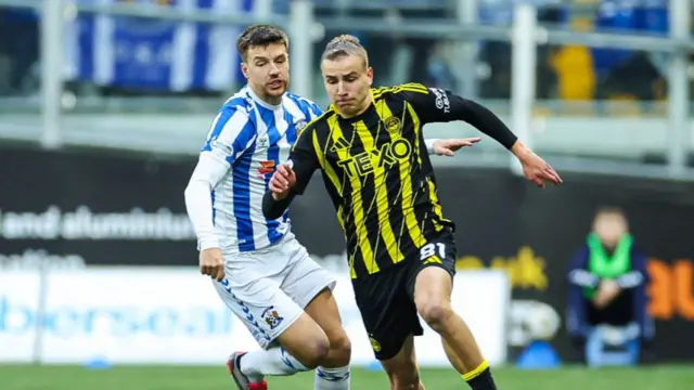 KILMARNOCK, SCOTLAND - DECEMBER 26: Kilmarnock's Brad Lyons and Aberdeen's Topi Keskinen in action during a William Hill Premiership match between Kilmarnock and Aberdeen at Rugby Park, on December 26, 2024, in Kilmarnock, Scotland. (Photo by Roddy Scott / SNS Group)