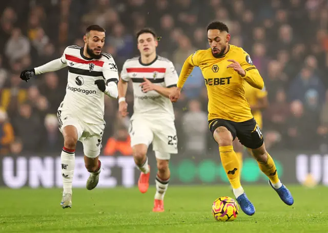 Matheus Cunha of Wolverhampton Wanderers runs with the ball