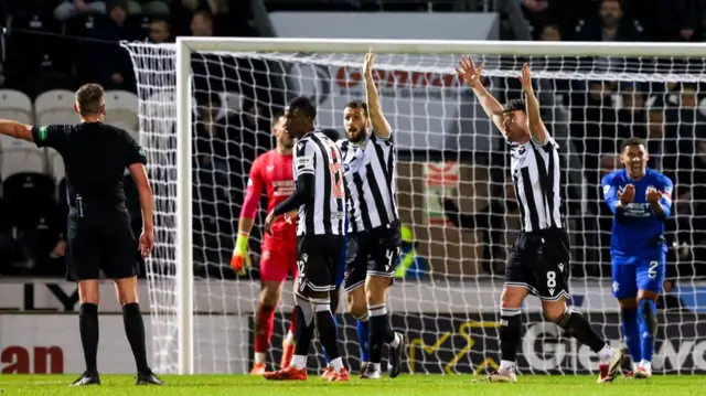 St Mirren appeal for a penalty