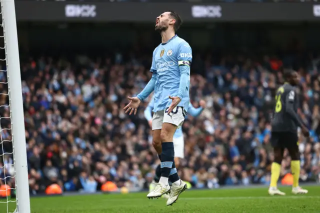 Bernardo Silva reacts