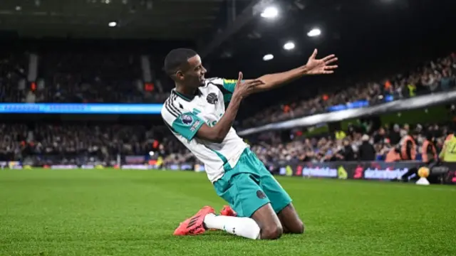 Alexander Isak of Newcastle celebrates