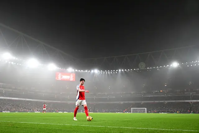 Declan Rice of Arsenal prepares to take a corner