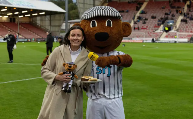 Amy Canavan poses with Sammy the Tammy