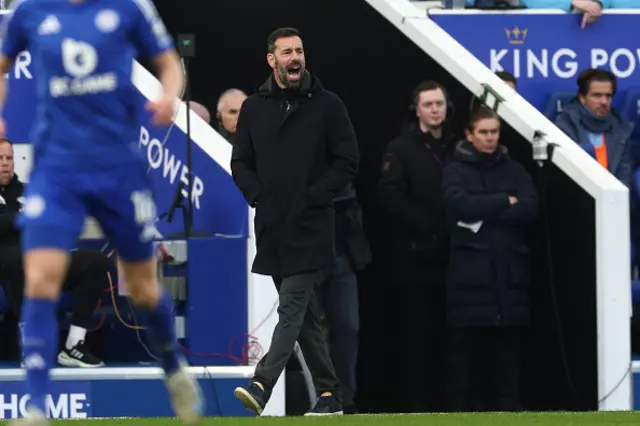 Ruud van Nistelrooy gestures