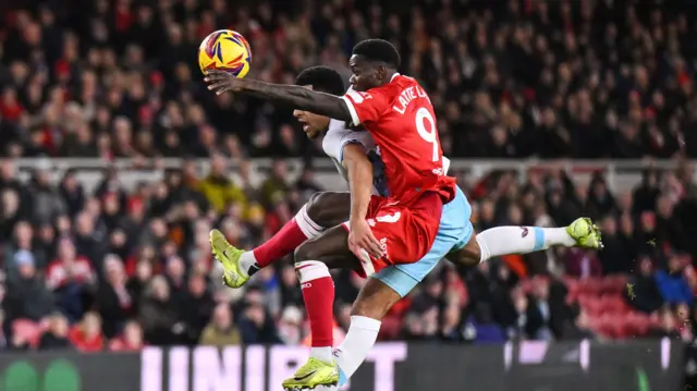 Middlesbrough's Emmanuel Latte Lath and Burnley's CJ Egan-Riley challenge for the ball