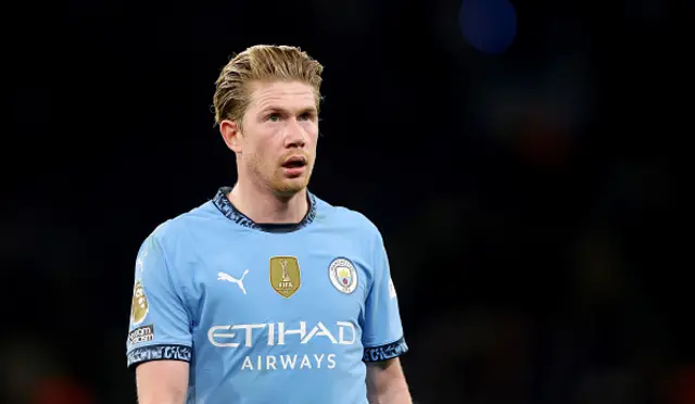 Kevin de Bruyne looks on