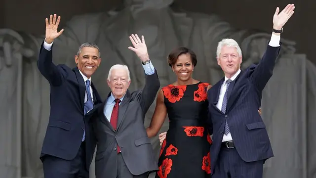 The Obamas, Carter and Bill Clinton in front of the Lincoln Memorial