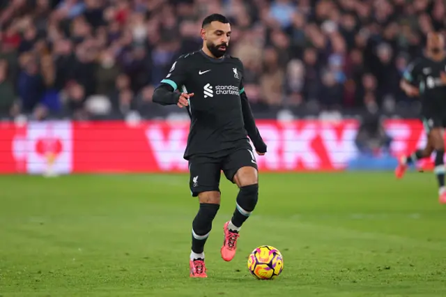 Mohamed Salah of Liverpool on the ball