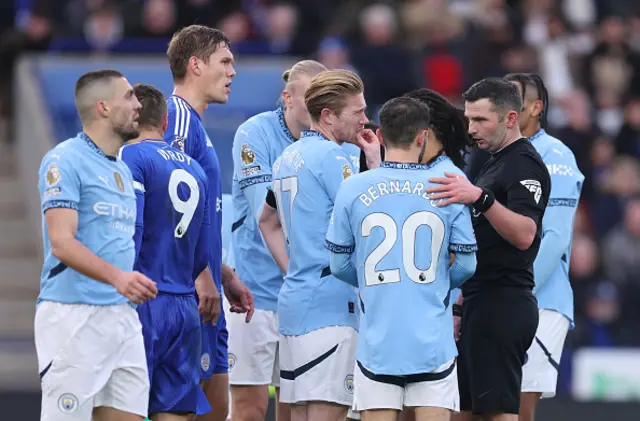 Bernardo Silva of Manchester City takls to Referee Michael Oliver