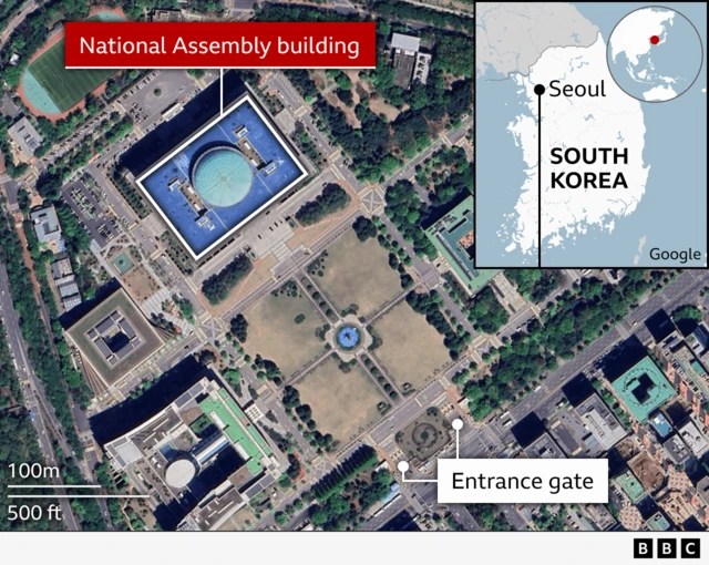 Satellite image of South Korea's parliament building, the National Assembly, with a locator showing the entrance gate