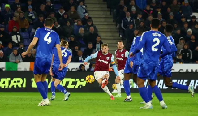 Bowen takes aim at goal through a crowd of players