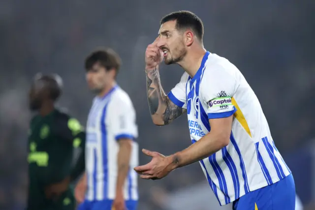 Lewis Dunk pointing to his head