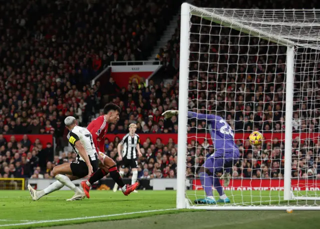 Man Utd 0-2 Newcastle