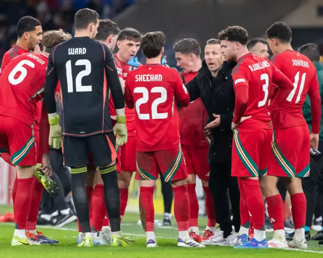 Craig Bellamy holds a team talk