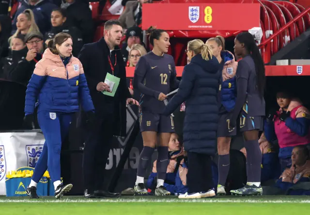 Lucy Bronze on the side-line talking to Sarina Wiegman