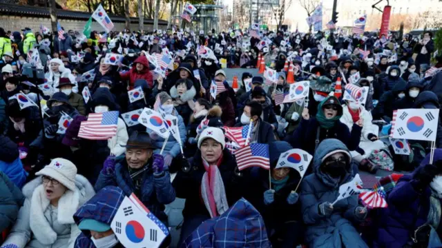 Huge crowds holding South Korea and American flags