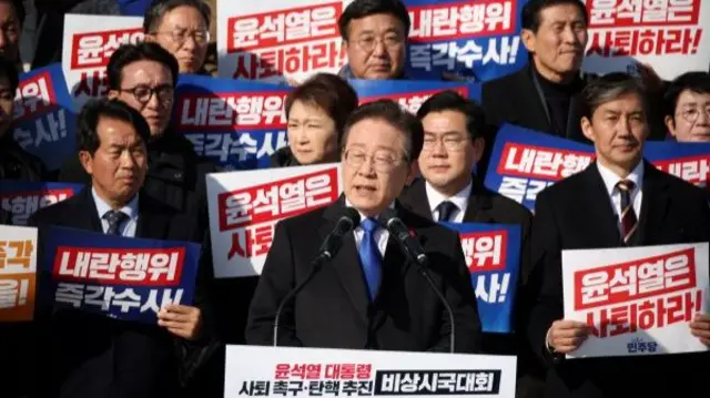 Lee Jae-myung, lawmakers and people attend a rally to condemn President Yoon Suk Yeol