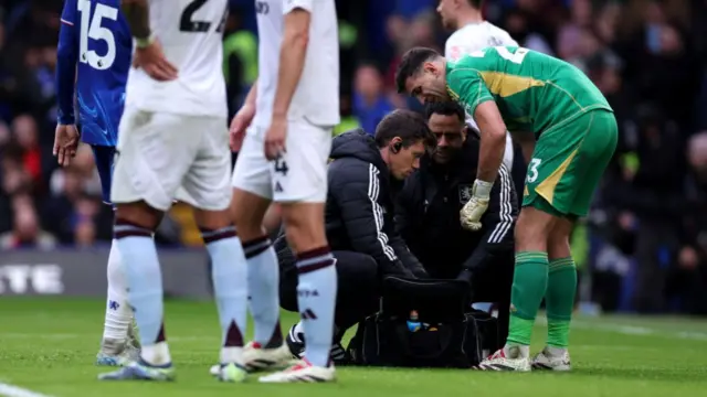 Emi Martinez suffers injury against Chelsea