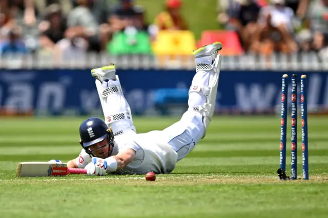 Ollie Pope dives to avoid being run out