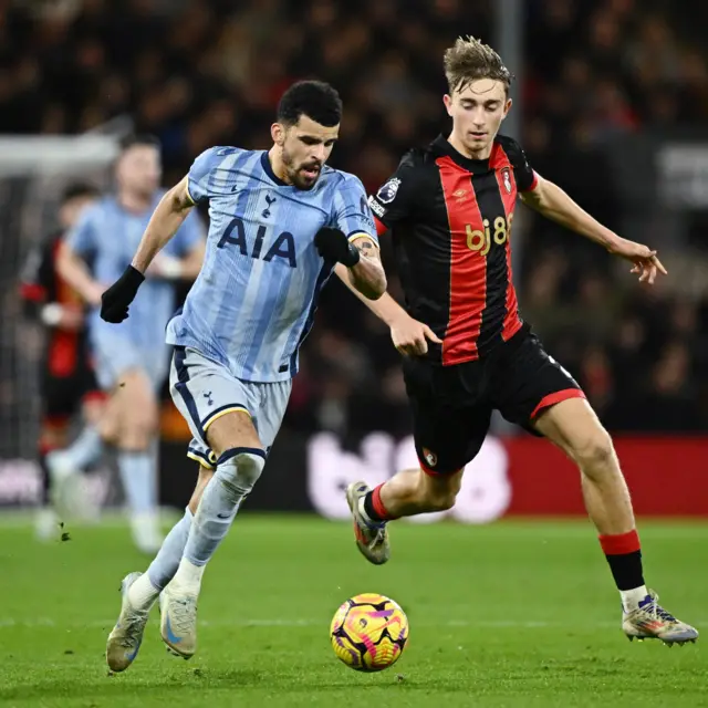 Solanke and Huijsen duel