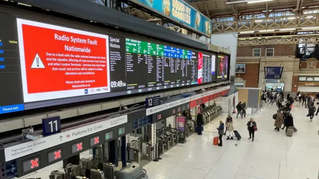 London Victoria delays board