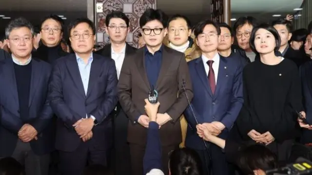 Head of the ruling People Power Party Han Dong-hoon (C) announces his stance at the National Assembly in Seoul on Wednesday