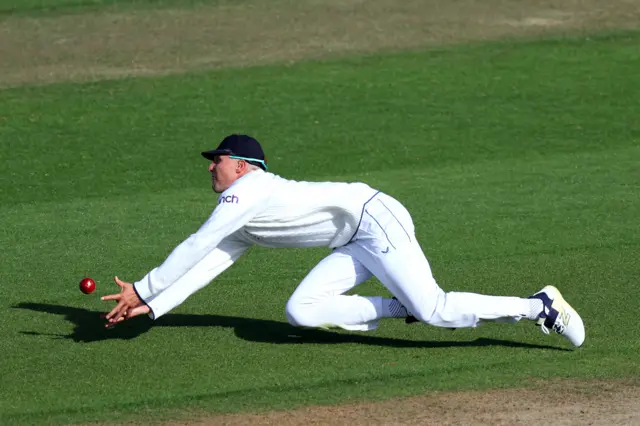 Brydon Carse takes a catch to dismiss Rachin Ravindra