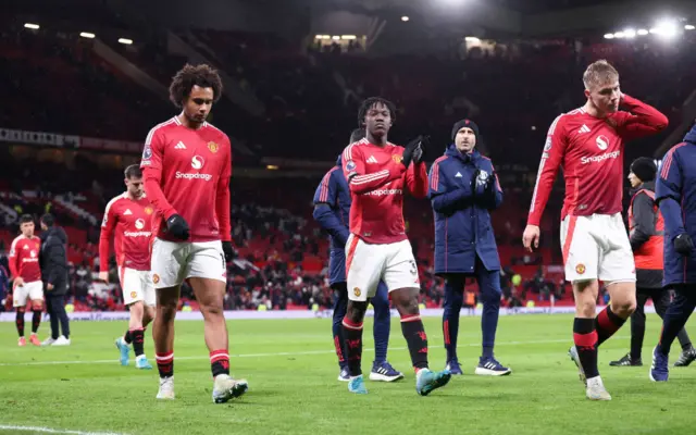 Manchester United look dejected