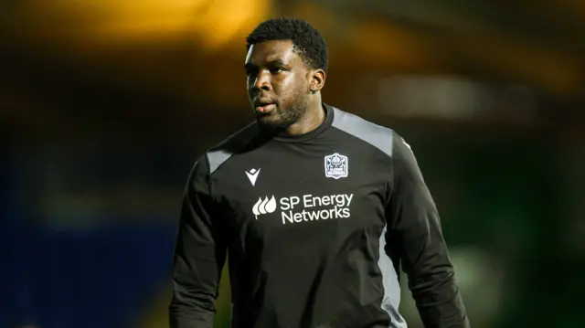 Jare Oguntibeju warms up for Glasgow