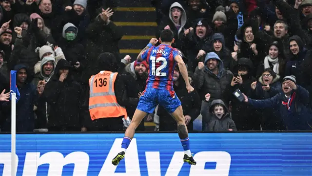 Daniel Munoz celebrates