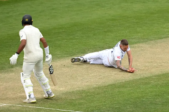 Brydon Carse takes return catch to remove Tom Latham