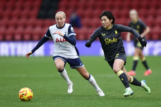 Eveliina Summanen of Tottenham Hotspur battles for possession with Honoka Hayashi of Evertonn