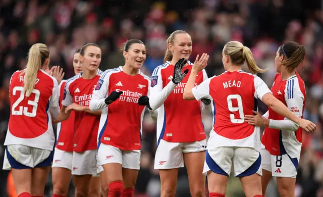 Beth Mead of Arsenal celebrates scoring her team's second goal